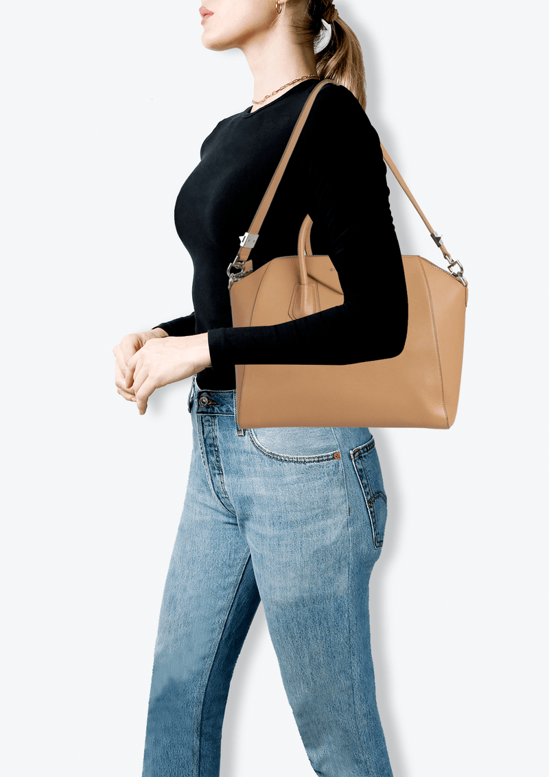 MEDIUM ANTIGONA BAG