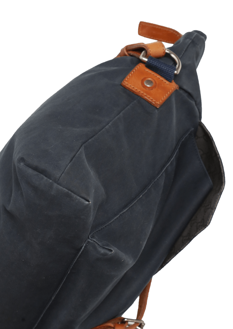 NAVY MESSENGER BAG