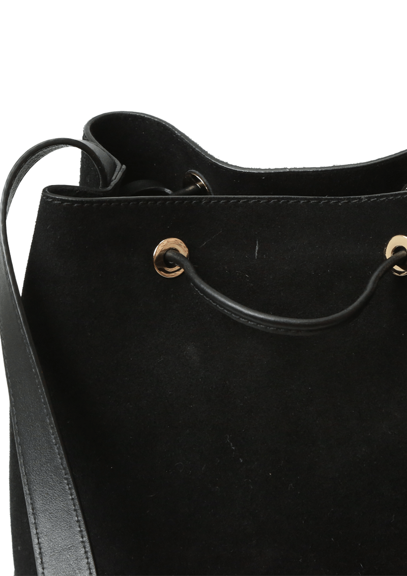 LEATHER BUCKET BAG W/ POUCO