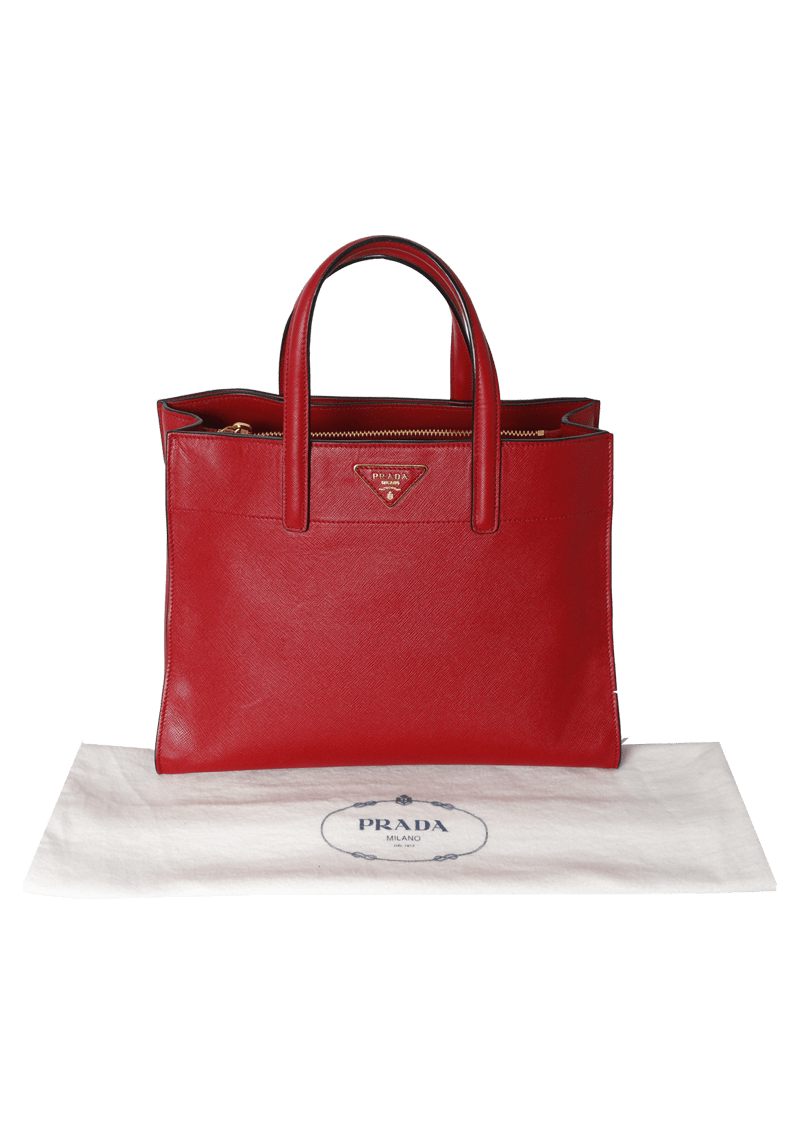 SAFFIANO SOFT TRIPLE POCKET