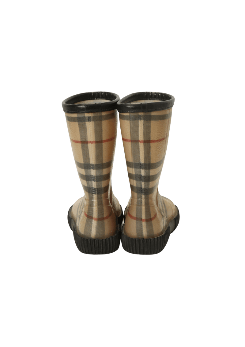 Do burberry boots best sale run small