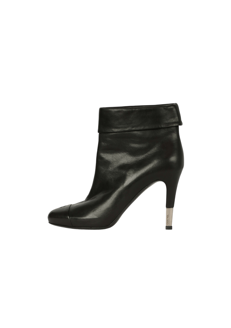 CC INTERLOCKING ANKLE BOOTS 38