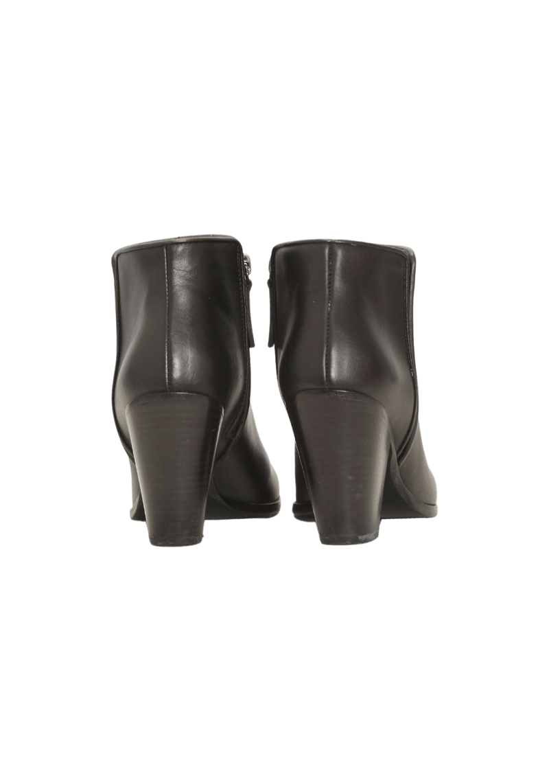 LEATHER ANKLE BOOTS 37