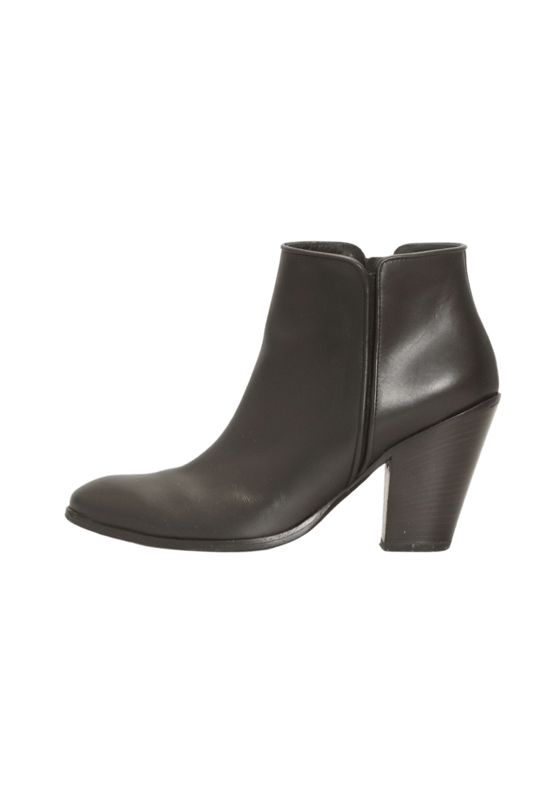 LEATHER ANKLE BOOTS 37