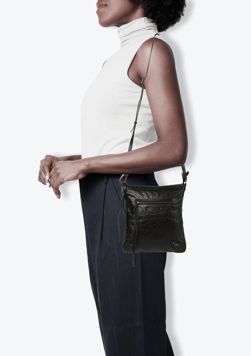 AGNEAU CLASSIC HARDWARE FLAT CROSSBODY BAG