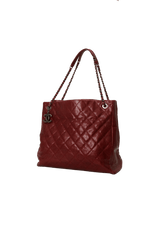 CHIC TALL SHOPPING TOTE CAVIAR