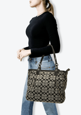 SIGNATURE CANVAS TOTE