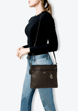 SIGNATURE MESSENGER BAG