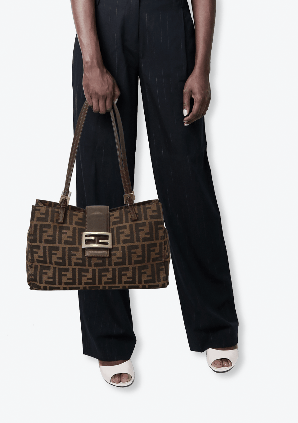 VINTAGE FENDI ZUCCA PATTERN TOTO BAG 抱え持 Bolsa Fendi Vintage Zucca Canvas Bag Marrom Original – Gringa