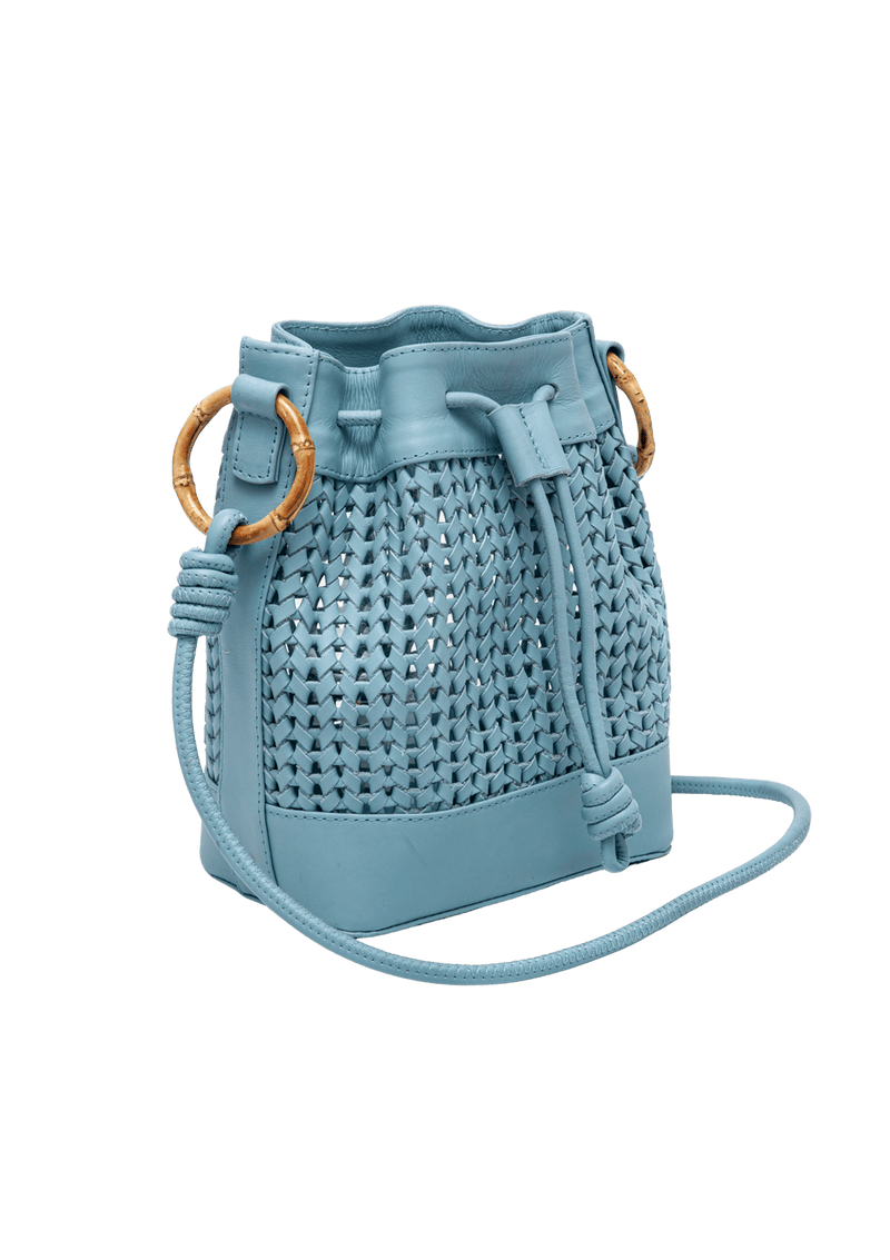 BOLSA BUCKET EM TRESSÊ