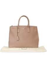 SAFFIANO LUX DOUBLE ZIP GALLERIA