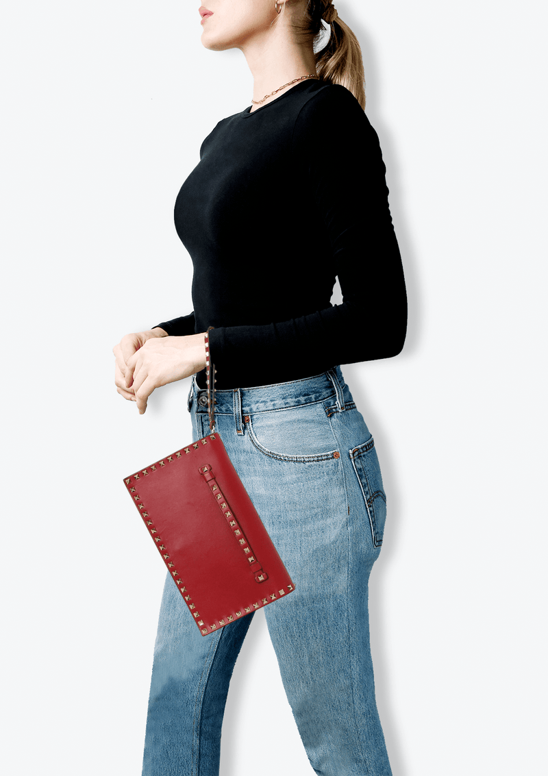 Valentino rockstud 2025 flap clutch