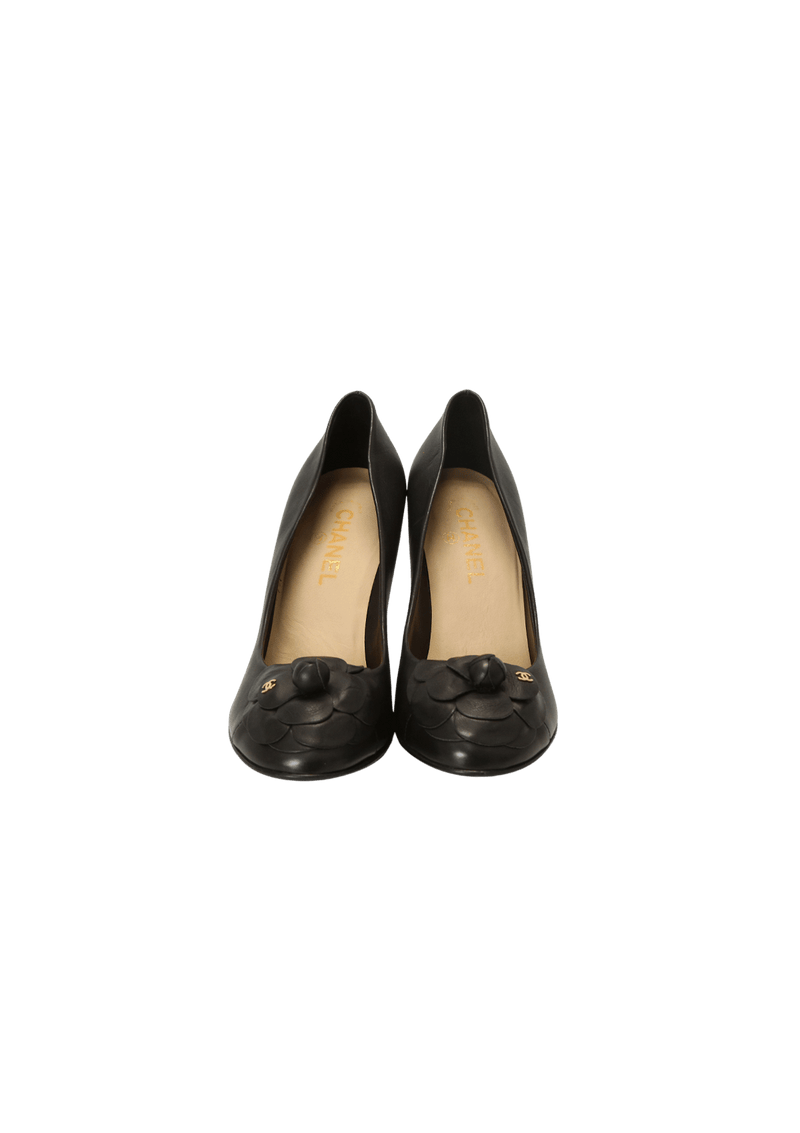 INTERLOCKING C LOGO CAMELLIA PUMPS 38