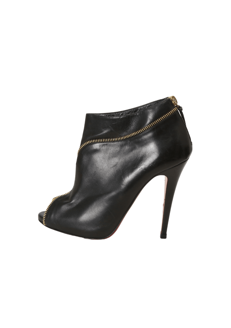 LEATHER ANKLE BOOTS 37