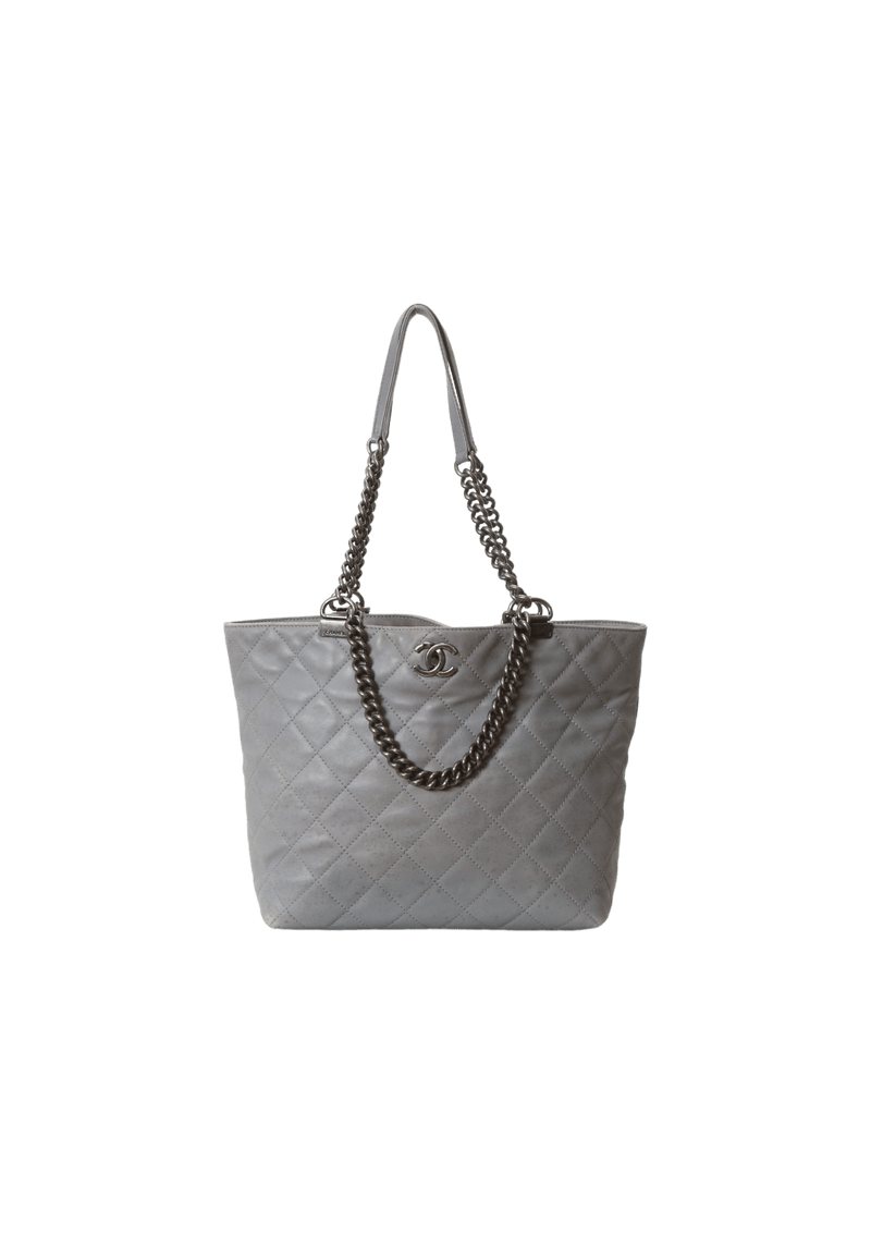 SHOPPING IN CHAINS TOTE BAG