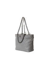 SHOPPING IN CHAINS TOTE BAG