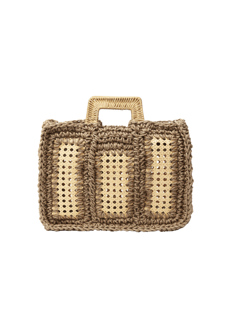 BOLSA EM CROCHÊ DE SISAL E ALÇA DE RATTAN