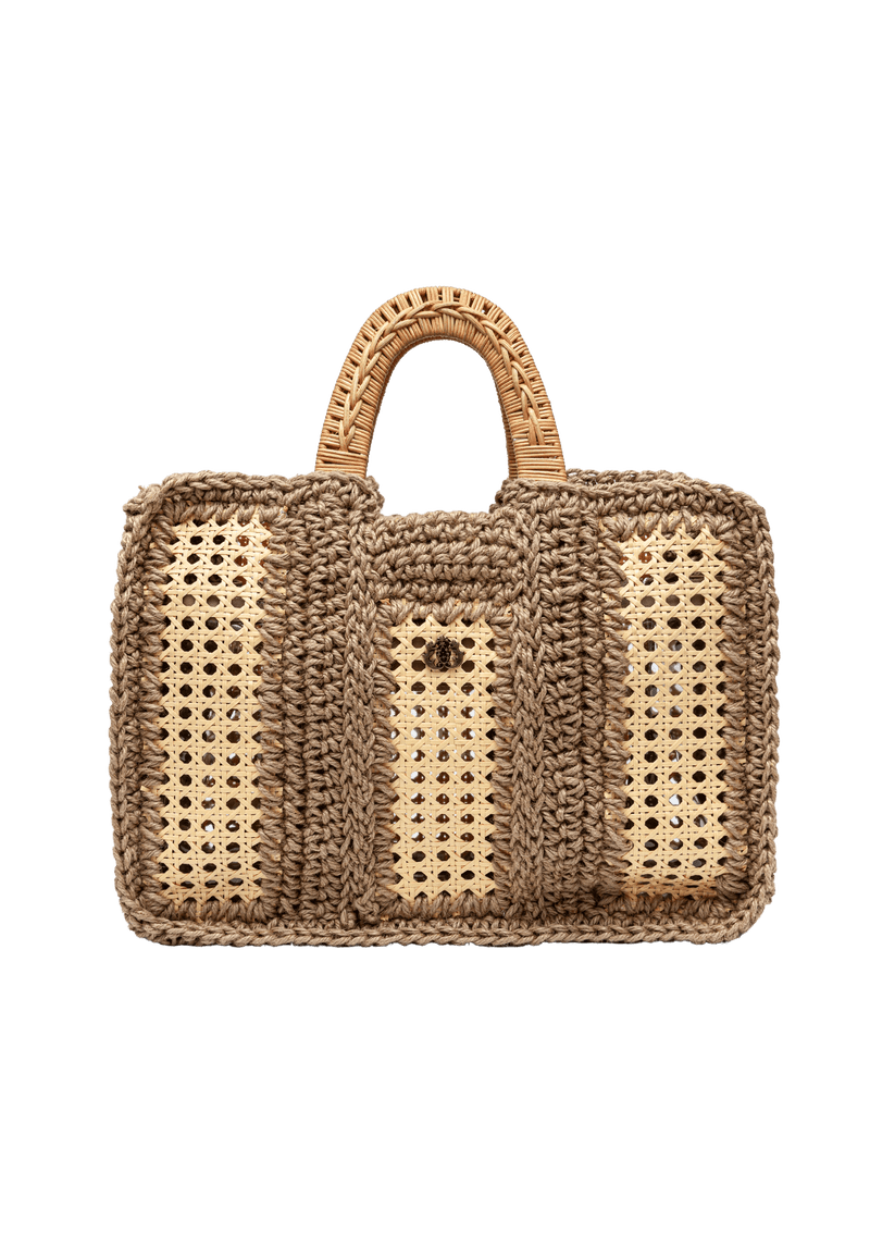 MAXI BOLSA EM CROCHÊ DE SISAL E ALÇA DE RATTAN