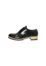 PATENT LEATHER DERBY 38 38