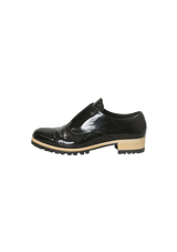 PATENT LEATHER DERBY 38 38