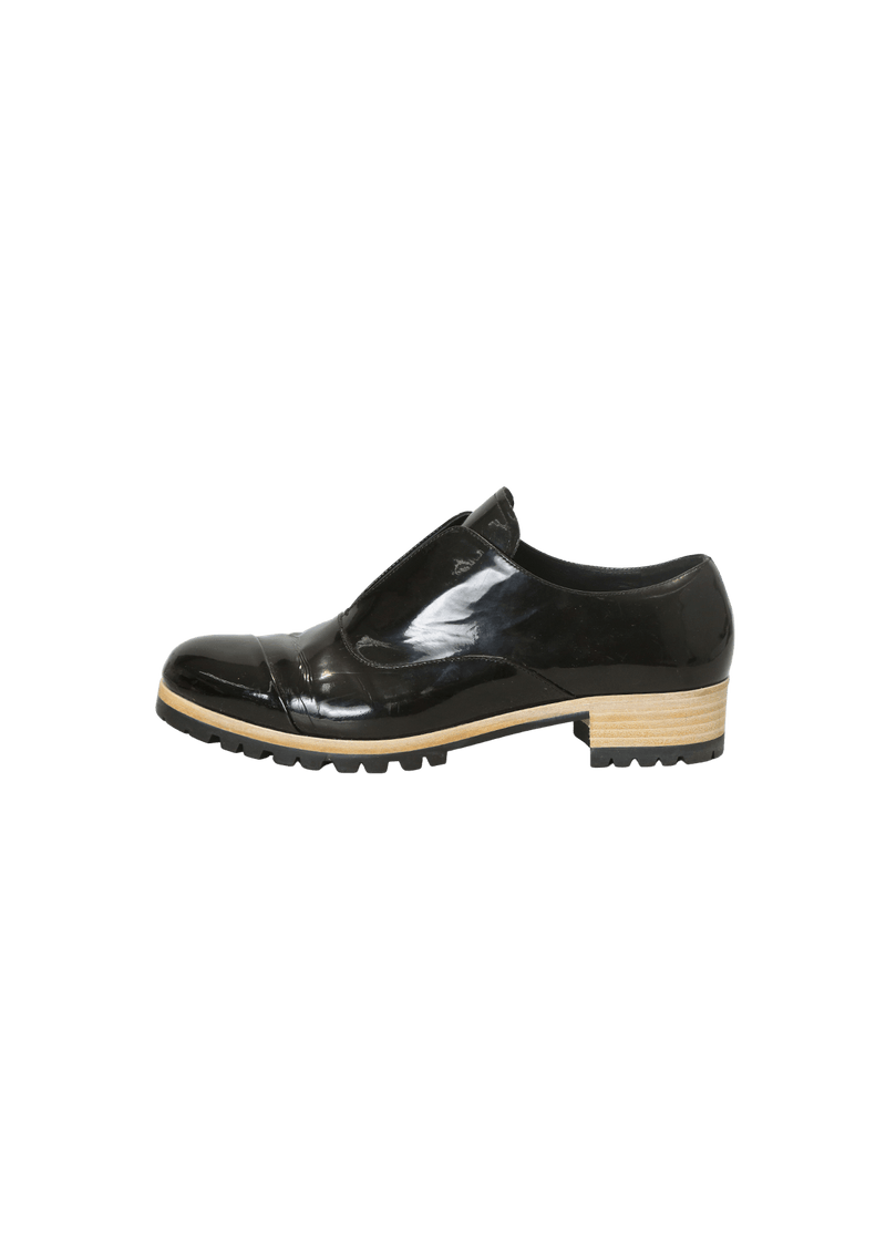 PATENT LEATHER DERBY 38 38