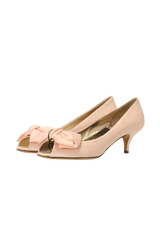 SATIN BOW PUMPS 39