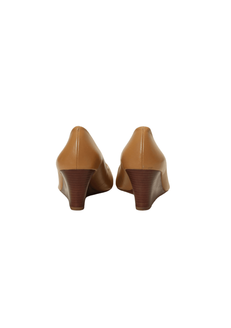 LEATHER PUMPS 37