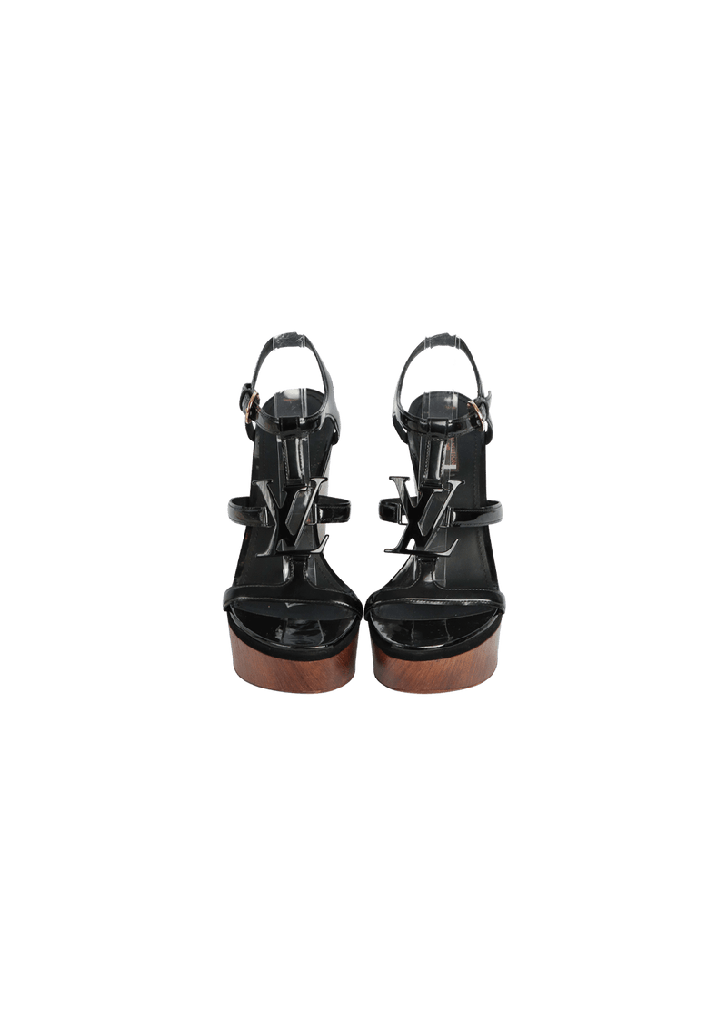 PATENT LEATHER SANDALS 36.5