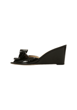PATENT LEATHER BOW MULES 38.5