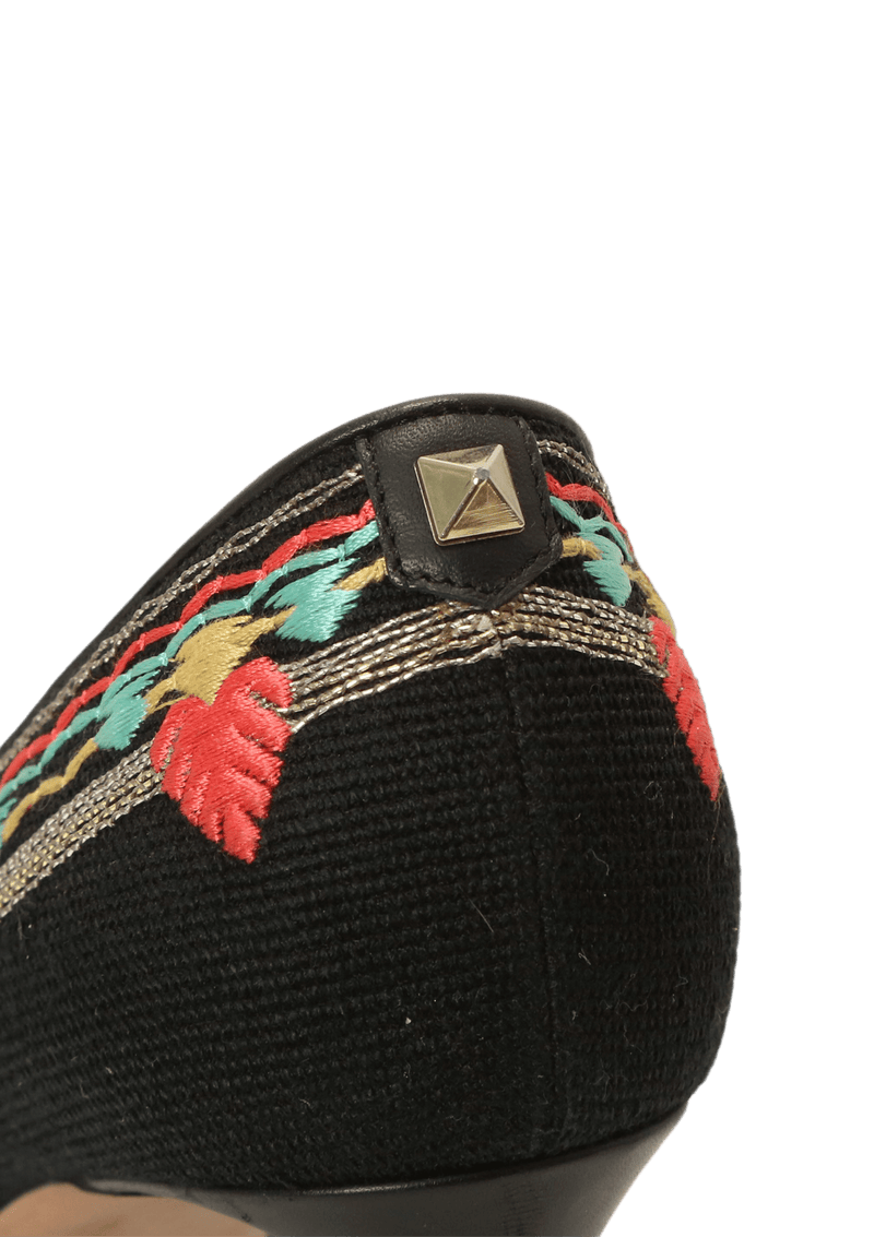 ETHNIC PUMPS 38