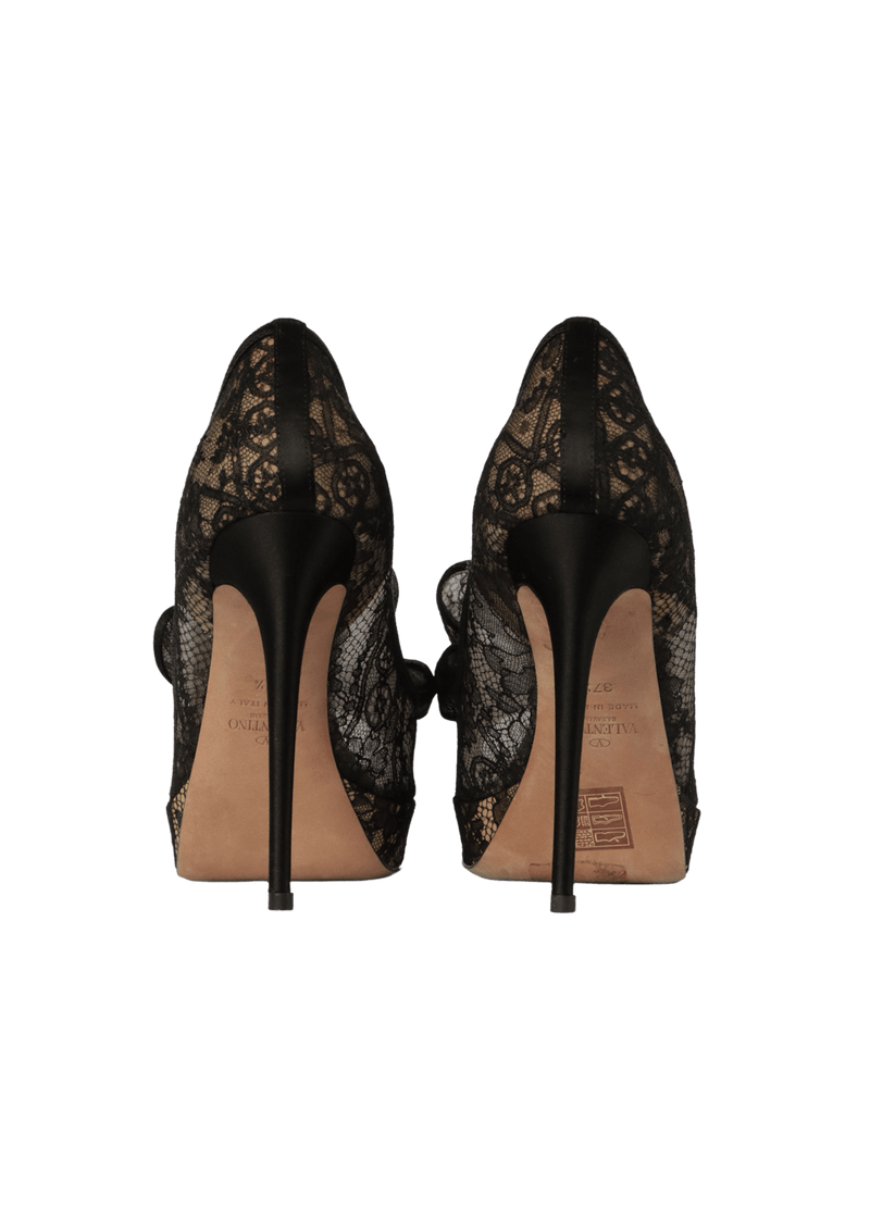 LACE PATTERN BOW PUMPS 35