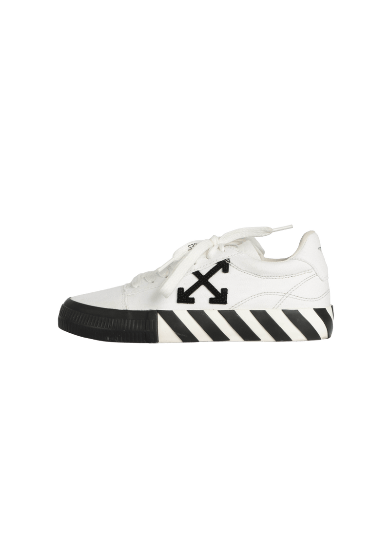 https://gringa.com.br/cdn/shop/products/TENIS-OFF-WHITE-VULCANIZED-LOW-TOP-SNEAKERS-36-BRANCO-ORIGINAL-00041340f_800x.png?v=1674509700