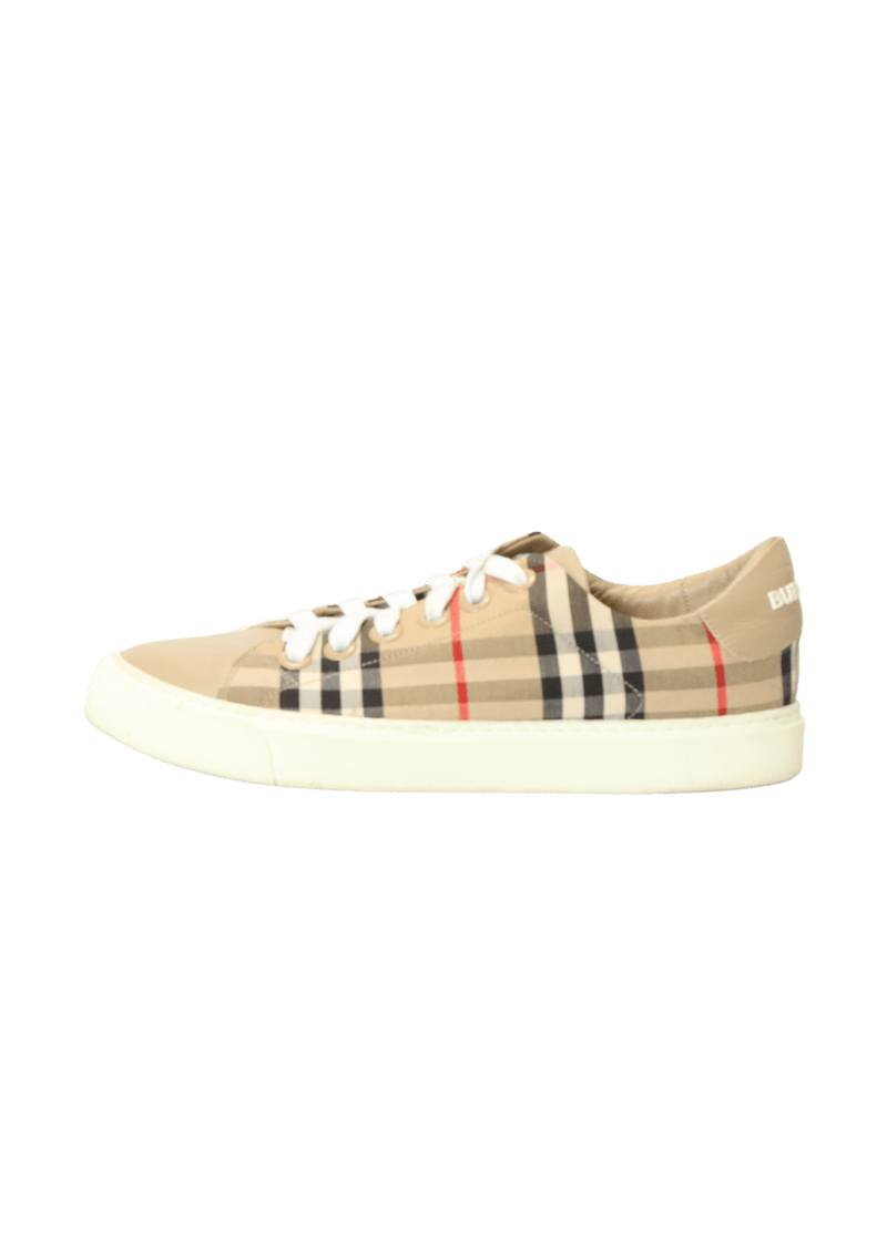 Burberry 800 number visto store